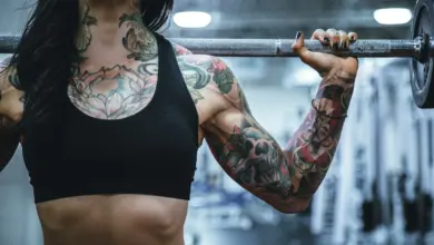 woman carrying barbell